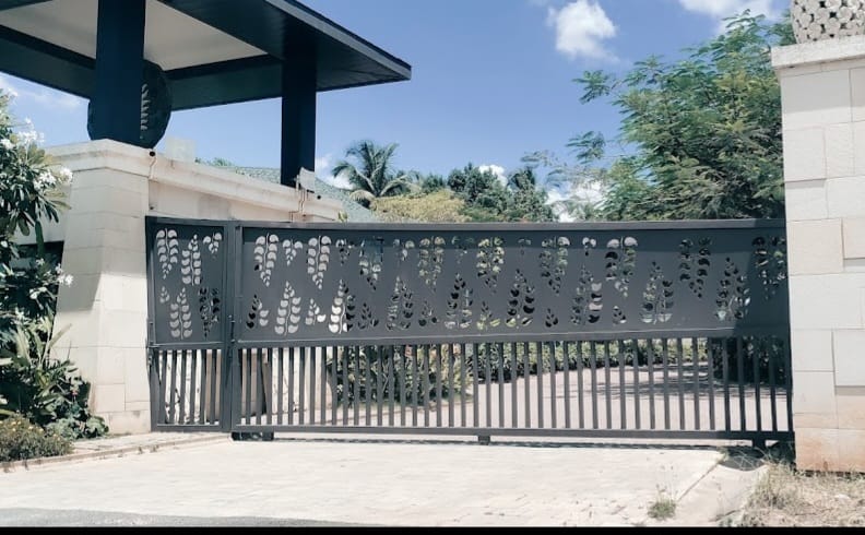 Custom decorative metal sliding gate